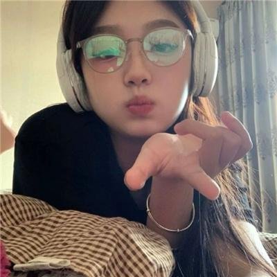 龙纹身的女孩